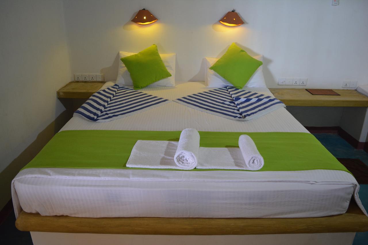 Seahorse Beach Resort Калпития Экстерьер фото