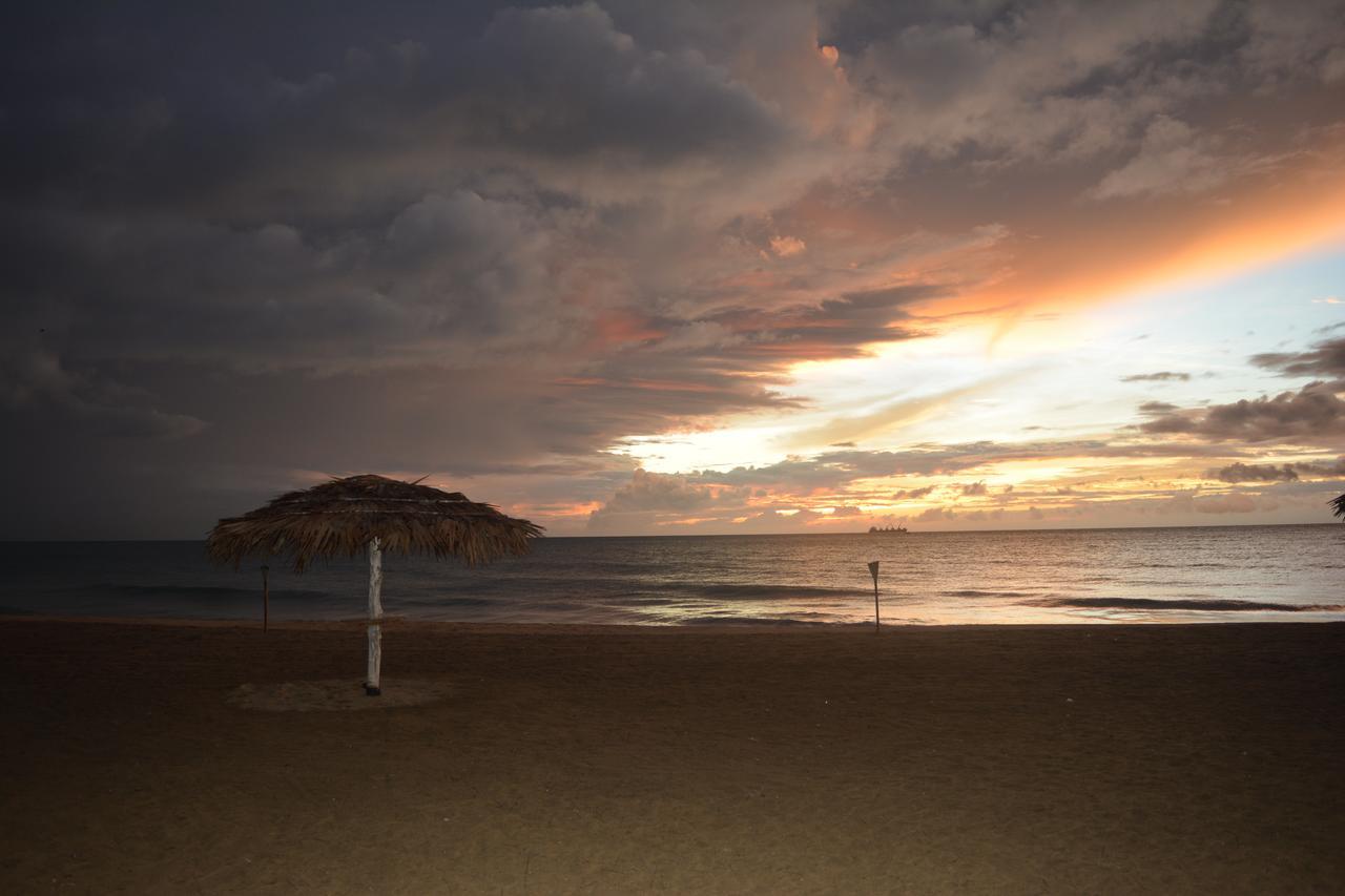 Seahorse Beach Resort Калпития Экстерьер фото